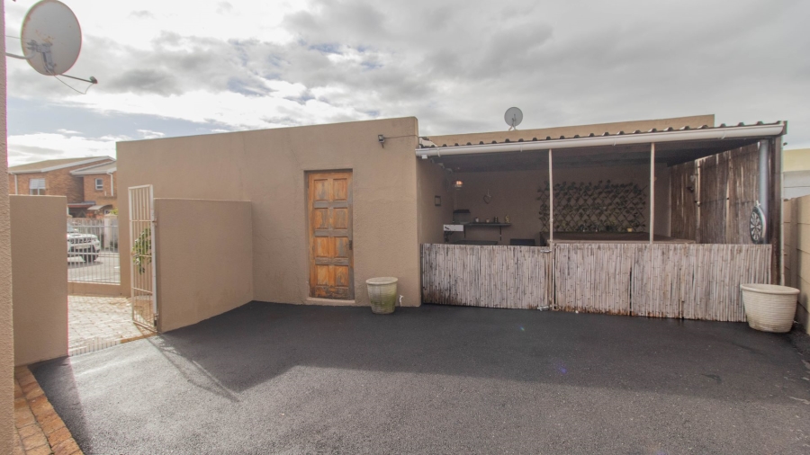 2 Bedroom Property for Sale in Glenwood Western Cape